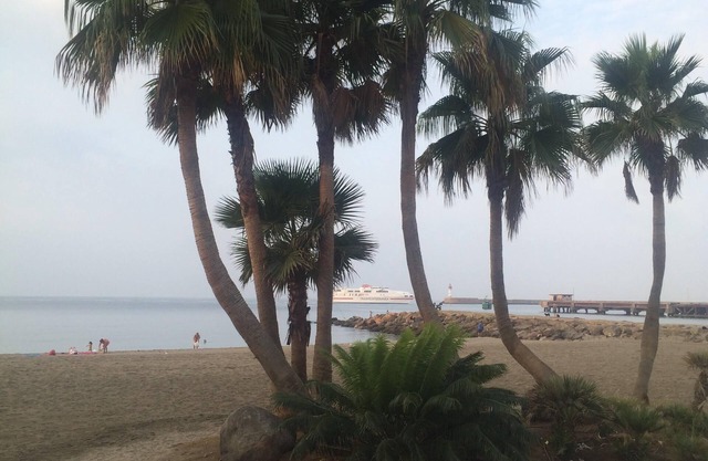 Newly renovated apartment 5 minutes from the beach with wifi and AACC.