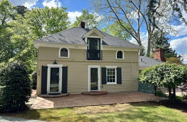 Newly Renovated Carriage House