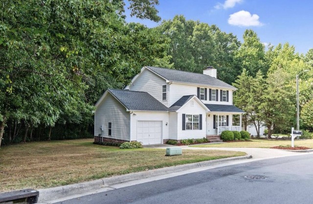 Newly renovated, family home with playset close to downtown