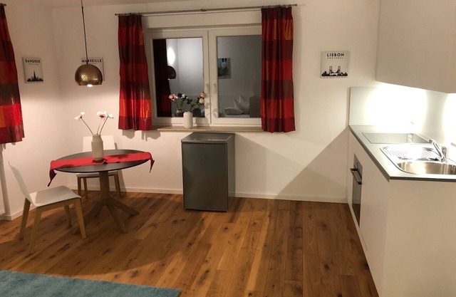 Newly renovated, modern vacation apartment 4