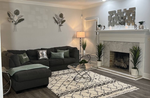 Newly Renovated Modern Spacious 2 Bedroom Condo - Close to UGA