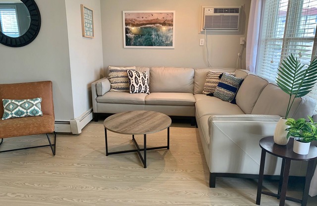 Newly Updated! Beautiful Beach Getaway. Steps to Beach. Newly Updated
