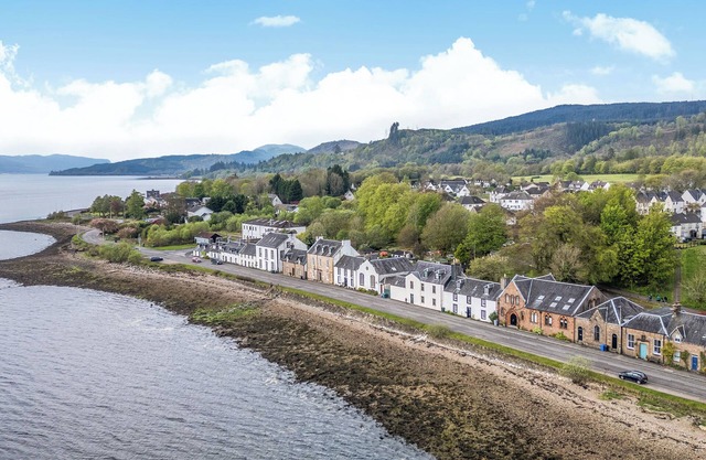 NEWTON HALL, pet friendly, character holiday cottage in Inveraray