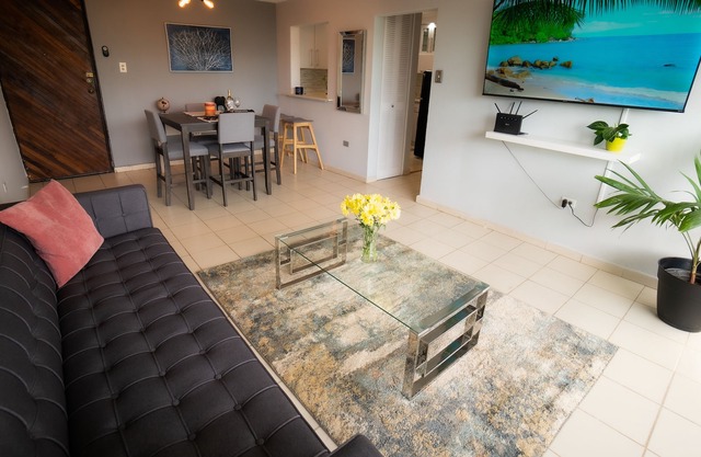 Next to airport & Isla Verde- minutes away from Viejo San Juan, Hotels, beaches