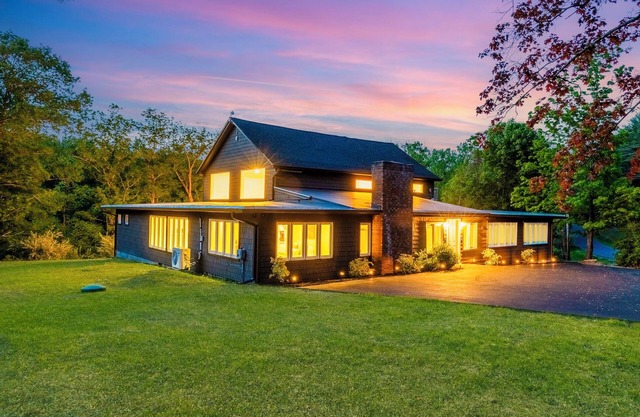nHot Tub, Game Room, Sauna, Tennis Court, Pond