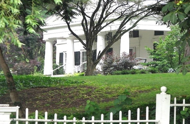 Niagara Mansion Carriage Suite