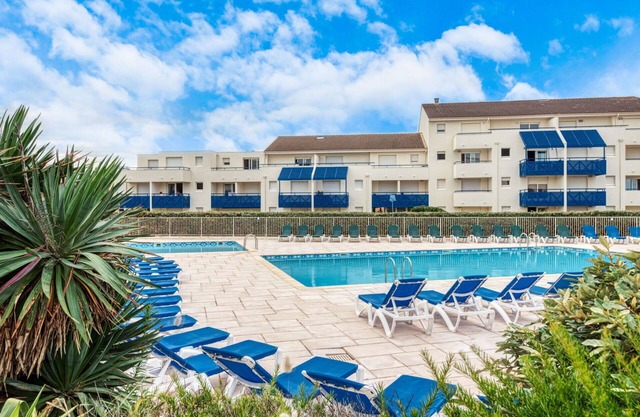 Nice apartment for 4 guests with WIFI, pool, TV, terrace and pets allowed