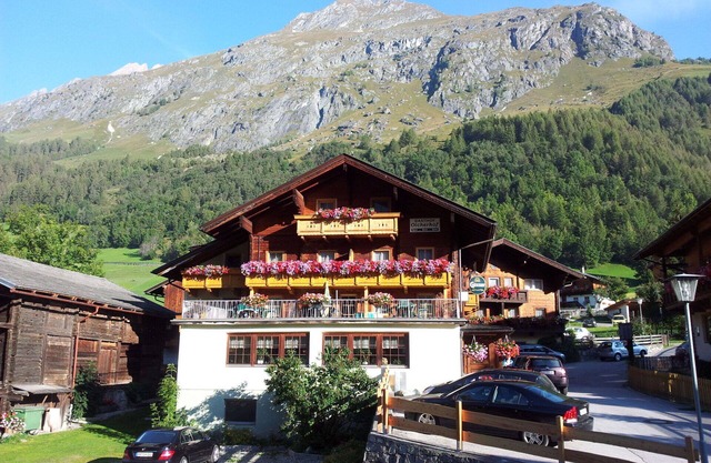 Nice apartment for 13 people with WIFI, TV, balcony and pets allowed