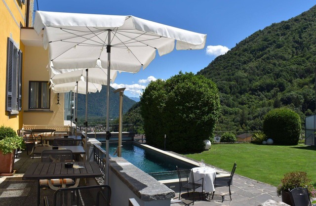 Nice apartment for 2 guests with pool, WIFI, TV, patio, pets allowed, panoramic view and parking