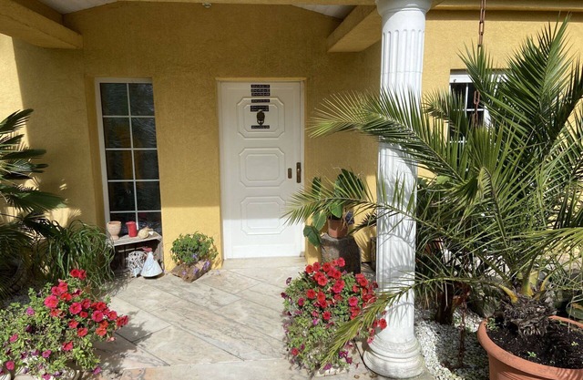 Nice apartment for 2 people with WIFI, hot tub, TV, patio, pets allowed and parking