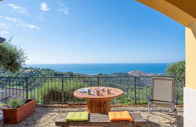 Nice apartment for 4 guests with A/C, WIFI, TV, patio and parking
