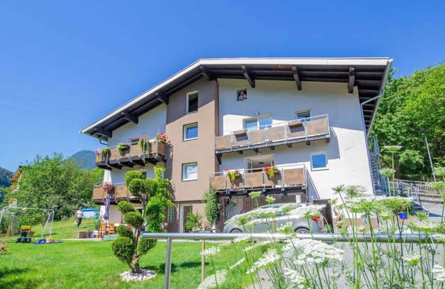 Nice apartment for 4 people with WIFI, TV, balcony and parking