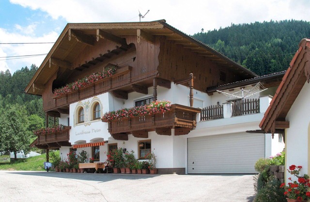 Nice apartment for 4 guests with WIFI, TV and balcony