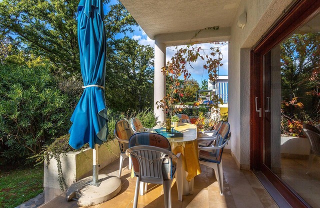 Nice apartment in Njivice with WiFi