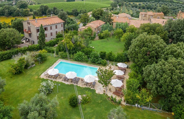 Nice apartment in villa with WIFI, A/C, pool, TV, patio, pets allowed, panoramic view and parking