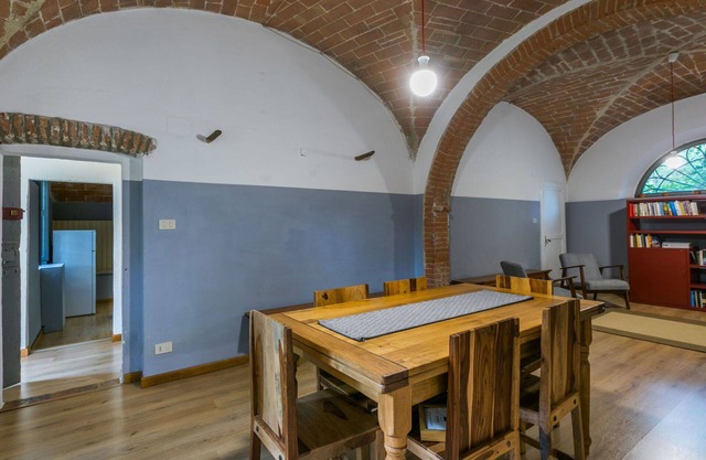 Nice apartment in villa for 4 people with pool, WIFI, pets allowed and parking