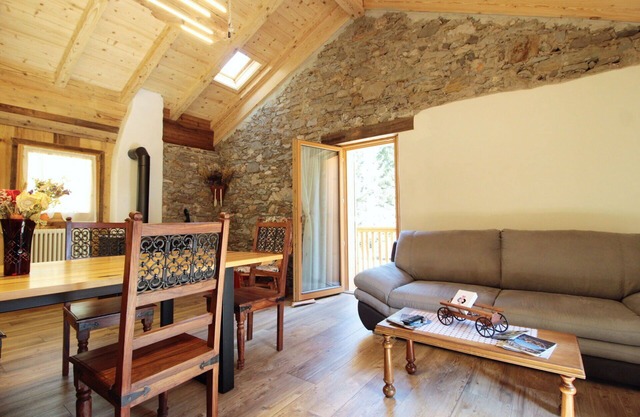 Nice apartment for 5 people with WIFI, balcony, pets allowed, panoramic view and parking