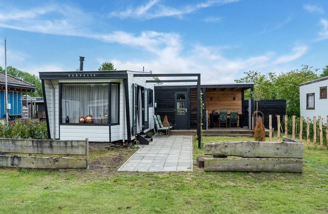 Nice chalet in De Pol with barbecue and outdoor fireplace