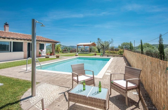Nice home in Caldana -GR-
