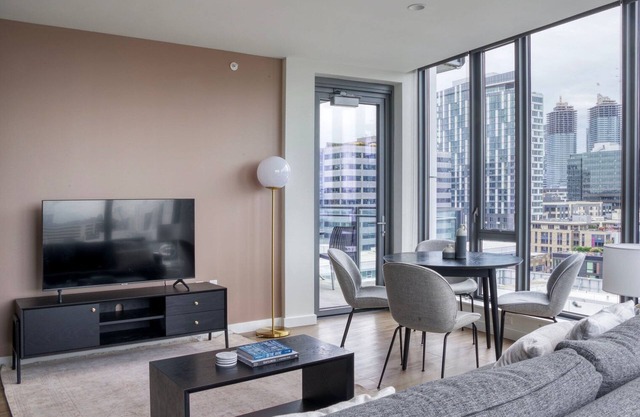 Nice South Lake Union 2BR w/Gym & Roof, nr downtown, by Blueground