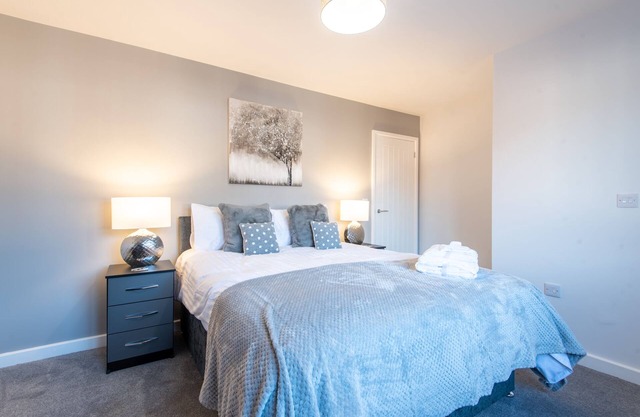 No203, 3 bed House/parking, sleeps 6 in Doncaster