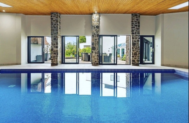 No5 Highpoint luxury townhouse ,2 en-suite bedrooms onsite indoor swimming pool