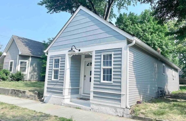 Noblesville Gem Near Music, Shops & History