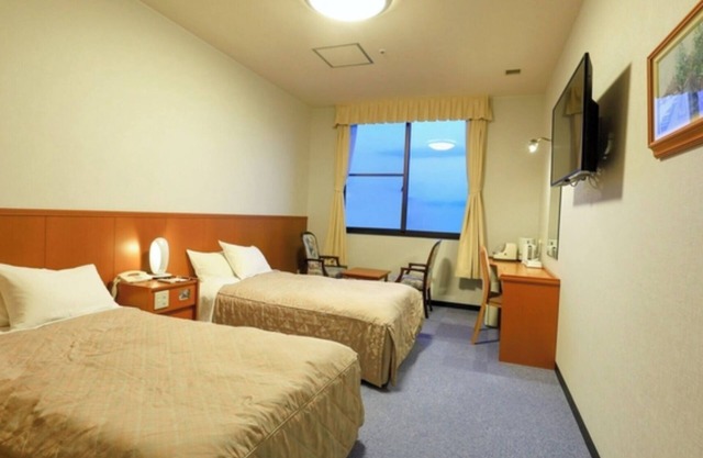 Nonsmoking Deluxe Twin vs Room only | Enjoy/Iga Mie