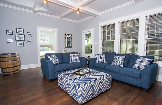 North Hill Hideaway/Newly Updated Home Downtown