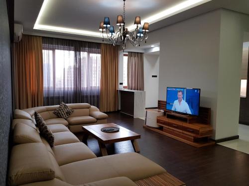 Avenue Teryan Crossroads Grand 