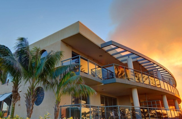 NORTHPOINT UNIT 8 - 100 METRES TO THE BEACH