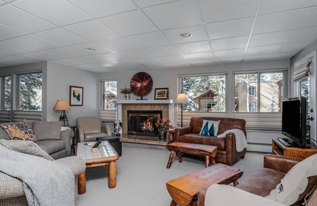 nSpecial Christmas Rate - Book by Aug. 31! Updated Condo; Walk to Town and Lifts