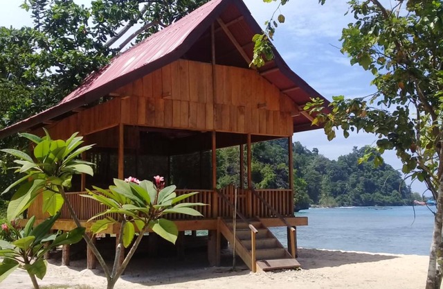 Nusa Nalan Beach Resort