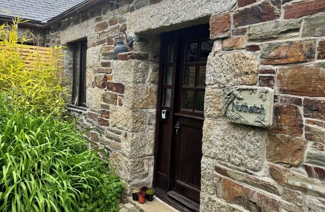 Nuthatch - Traditional Cornish Stone Cottage