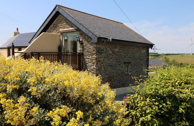 OAK COTTAGE, family friendly, with a garden in Tregony