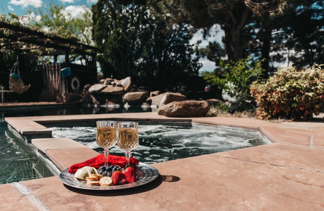 Oasis in the Desert, 2-bed, pool/hot tub, BBQ, firepit, 6 minutes to Ft Huachuca