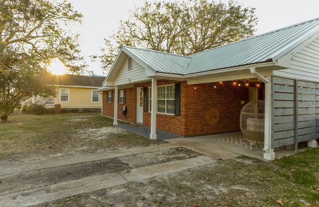 Oasis Steps to Beach, Pet-Friendly, Walk Downtown