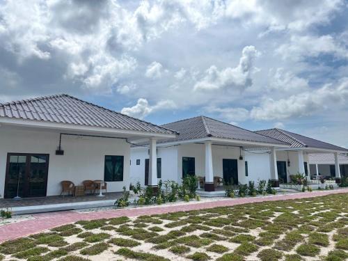 Ocean Cottage 2, Radiant Teluk Sari