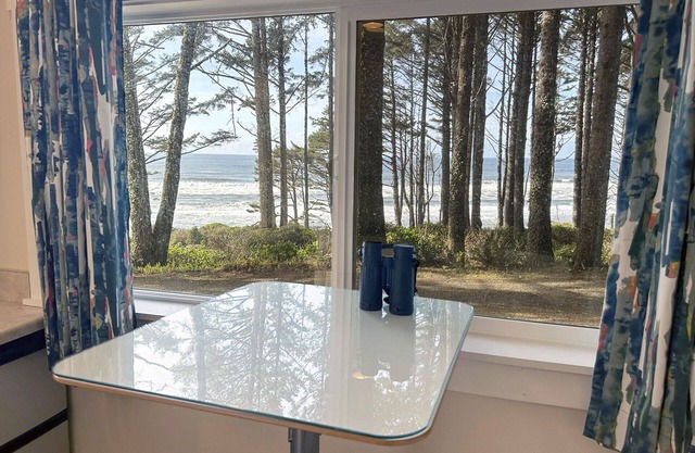 Ocean Front, Cottage at Oregon House, Stairs to the Beach!