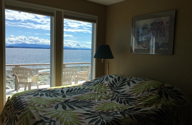 Ocean Front - Spectacular Scenery - Quadra Island