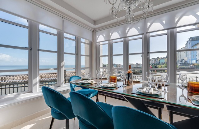 Ocean House - Five Bedroom House, Sleeps 14