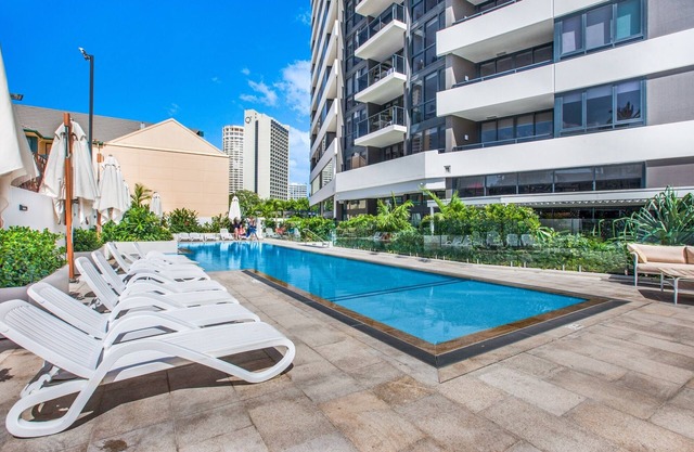 Ocean View 2-Bed with Pool, Sauna, Gym and BBQ
