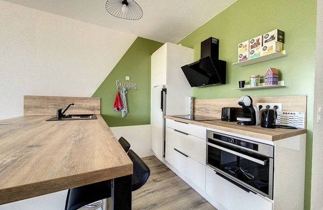 Ocean-View Apartment, 4 Guests, Balcony, Secure Building with Elevator and Garage