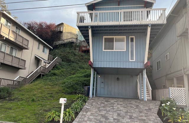 Ocean View Beauty, Just a Nine Iron to the Beach. Permit No. 241287
