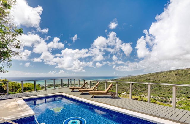 Ocean View Cottage if rented with Main House can sleep up to 11 guests