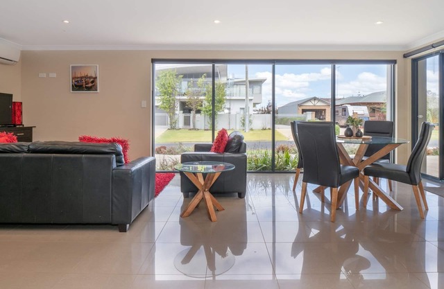 Ocean View Executive Apartment 2
