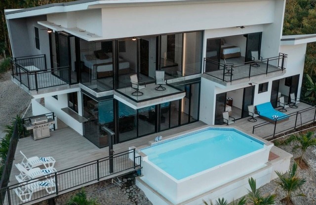 Ocean View, Jungle, Jaco Area, Infinity Pool, Luxury, Game Room & Gym