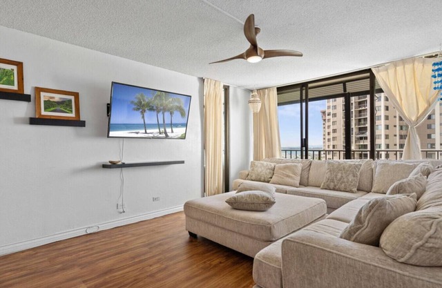 Ocean View | Walk to Mall | Free Parking, W/D, AC