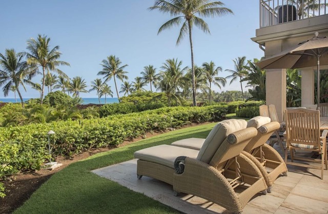 OCEAN VIEWS* LUXURY AND LOCATION AT HUALALAI RESORT * TWO GOLF CARTS*