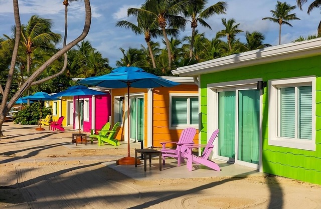 Oceanfront Cottage in Islamorada! Swimming Pool, Pets Allowed, Free Parking!